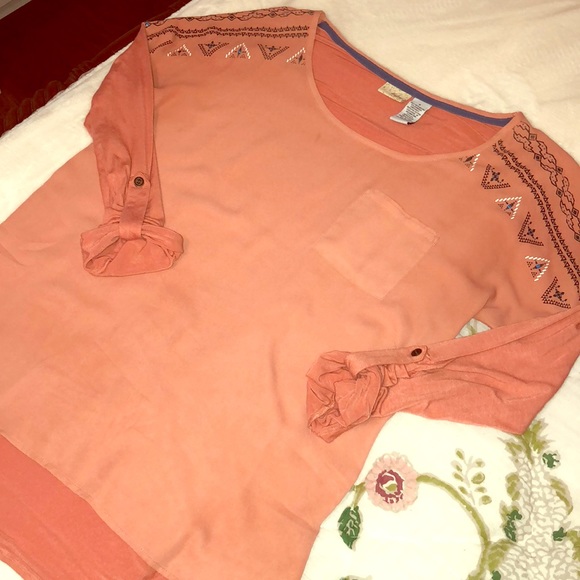 3/4 sleeve Daytrip blouse - Picture 1 of 2
